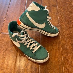 Nike Green and White Athletic High-Tops